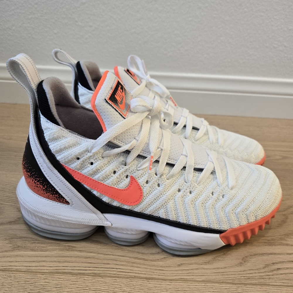 Lebron 16 - Air Tech Challenge Hot Lava